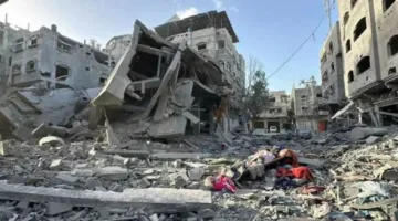 عاجل..  استشهاد 5 فلسطينيين في قصف إسرائيلي يستهدف منازل وخيام نازحين وسط وجنوب غزة