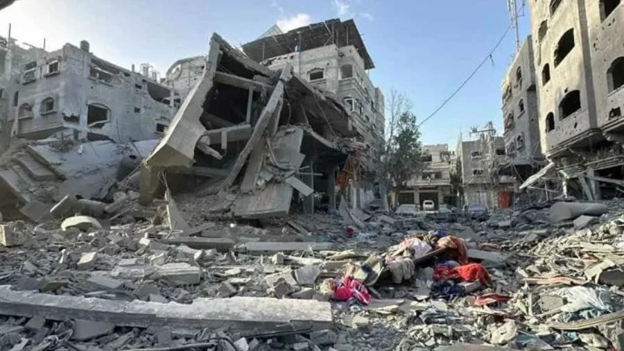 عاجل.. استشهاد 5 فلسطينيين في قصف إسرائيلي يستهدف منازل وخيام نازحين وسط وجنوب غزة عاجل.. استشهاد 5 فلسطينيين في قصف إسرائيلي يستهدف منازل وخيام نازحين وسط وجنوب غزة
