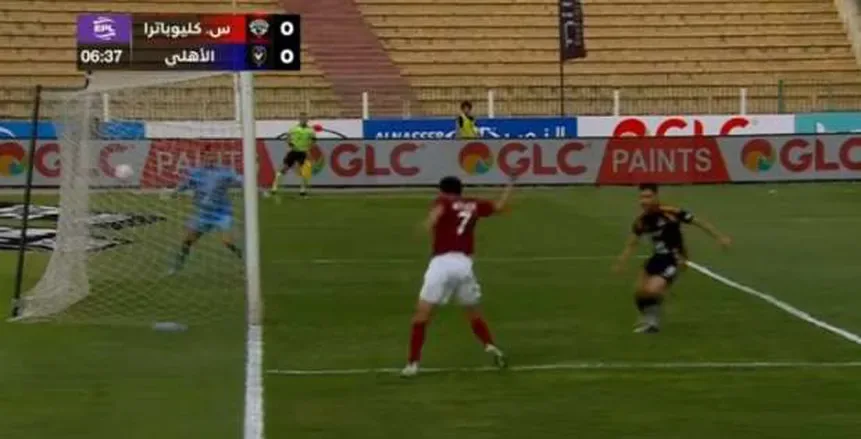 عاجل.. الشناوي يفسر لحظة ترك المرمى فارغًا في مباراة الأهلي وسيراميكا. عاجل.. الشناوي يفسر لحظة ترك المرمى فارغًا في مباراة الأهلي وسيراميكا.