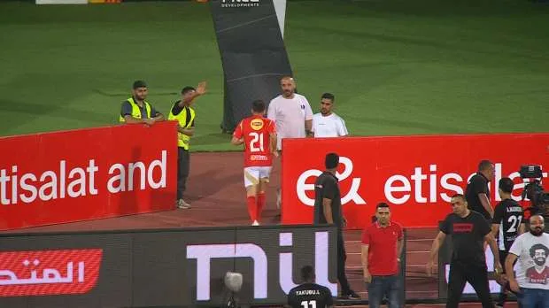 رد فعل مميز من علي معلول بعد انتصار الأهلي على البنك.. ماذا حدث؟ رد فعل مميز من علي معلول بعد انتصار الأهلي على البنك.. ماذا حدث؟