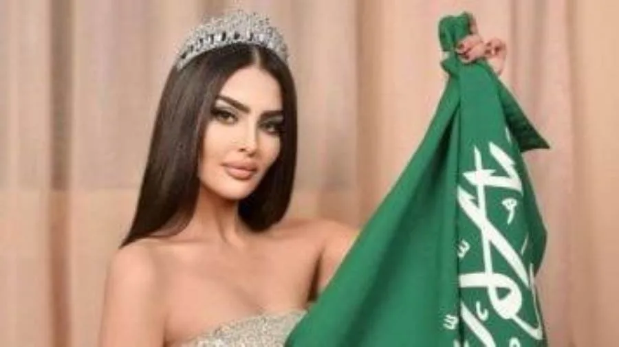 عاجل: رومي القحطاني، ملكة جمال السعودية، تكتسح الترند بسبب “المايوه” والفيديو الجريء. عاجل: رومي القحطاني، ملكة جمال السعودية، تكتسح الترند بسبب “المايوه” والفيديو الجريء.