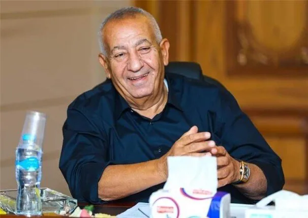 كامل أبو علي يصدر بيانًا رسميًا يعلن فيه تراجعه عن استقالته من رئاسة النادي المصري. كامل أبو علي يصدر بيانًا رسميًا يعلن فيه تراجعه عن استقالته من رئاسة النادي المصري.
