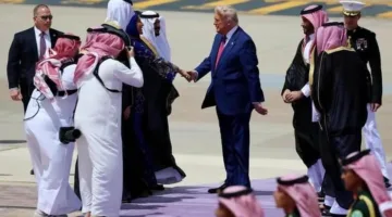 عاجل.. لماذا اختارت السعودية سجادة أرجوانية لاستقبال «ترامب» بدلاً من الحمراء؟