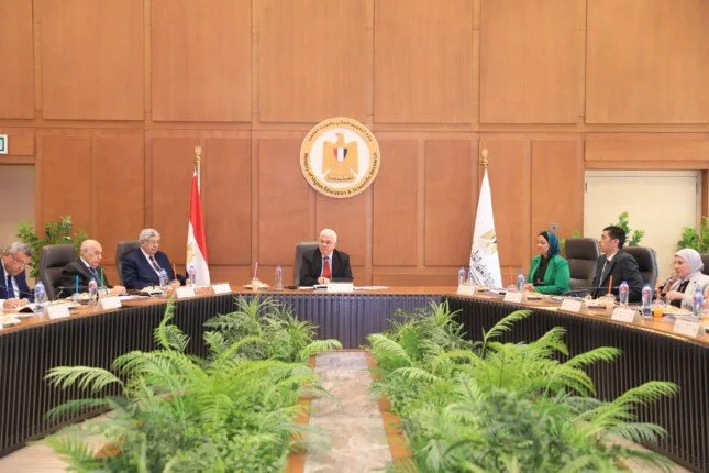 عاشور يترأس مجلس التخطيط والدراسات بأكاديمية البحث العلمي عاشور يترأس مجلس التخطيط والدراسات بأكاديمية البحث العلمي