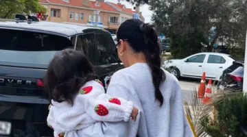 عالية ابنة رحمة رياض تلفت الأنظار في احدث ظهور لها برفقتها