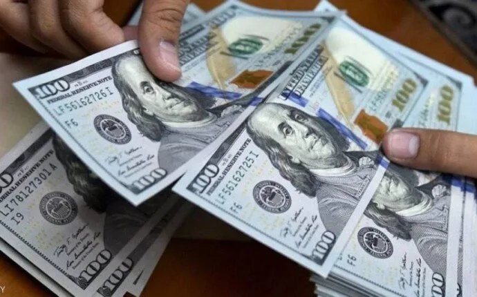 الأخضر بكامِ النهاردة؟.. سعر الدولار مقابل الجنيه المصري اليوم الجمعة 9 مايو 2025 الأخضر بكامِ النهاردة؟.. سعر الدولار مقابل الجنيه المصري اليوم الجمعة 9 مايو 2025