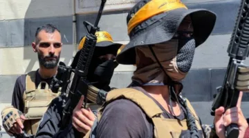 عباس يزور لبنان لإقناع الفصائل الفلسطينية بتسليم سلاحها وإخلاء المخيمات مع أي مظاهر تسلح.. ضغوط عربية لإخلاء لبنان من السلاح بكل أنواعه وحركة “حماس” ستكون العقبة وقد تضع شروطها