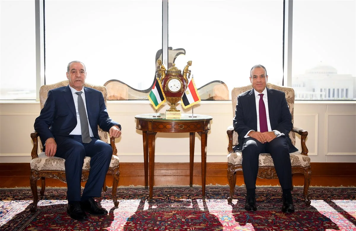 عبد العاطى يلتقي نائب الرئيس الفلسطيني: مصر ترفض استخدام اسرائيل التجويع كسياسة للعقاب الجماعى عبد العاطى يلتقي نائب الرئيس الفلسطيني: مصر ترفض استخدام اسرائيل التجويع كسياسة للعقاب الجماعى