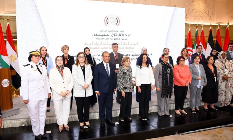 عبد العاطي يؤكد أهمية حماية المرأة من العنف السيبراني عبد العاطي يؤكد أهمية حماية المرأة من العنف السيبراني