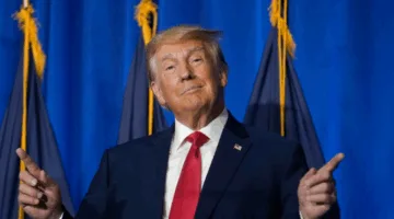 عرض جديد من ترامب.. 1000 دولار لكل مهاجر يغادر أمريكا طوعاً