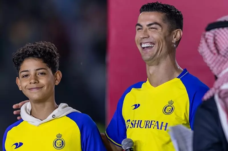 على خطى والده.. استدعاء كريستيانو جونيور لمنتخب البرتغال تحت 15 عاما على خطى والده.. استدعاء كريستيانو جونيور لمنتخب البرتغال تحت 15 عاما