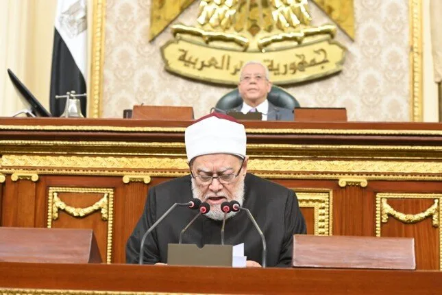 علي جمعة: إصدار قانون لتنظيم الفتوى أصبح مطلبا وطنيا ودينيا علي جمعة: إصدار قانون لتنظيم الفتوى أصبح مطلبا وطنيا ودينيا
