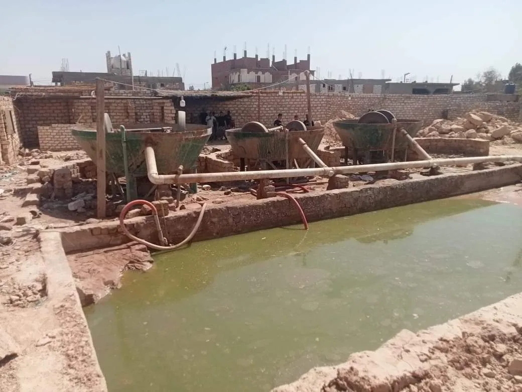 عمال مناجم الذهب في قرى قنا يروون معاناتهم بعد المصادرة | صور عمال مناجم الذهب في قرى قنا يروون معاناتهم بعد المصادرة | صور