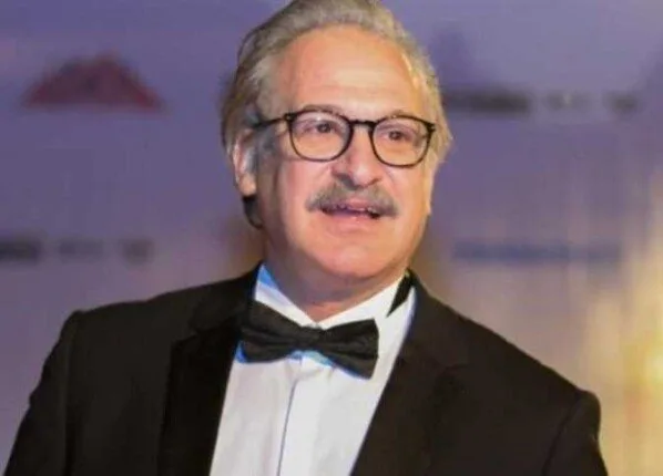 عمر زهران يعود إلى بيته بعد استكمال إجراءات الإفراج عنه عمر زهران يعود إلى بيته بعد استكمال إجراءات الإفراج عنه