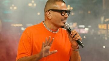 عمرو دياب يشعل ليل دبي بحفل وسط الآلاف من جمهوره (صور)