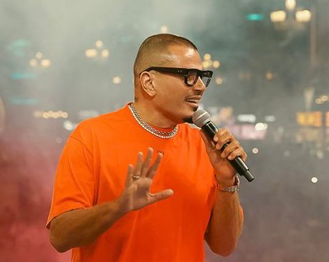 عمرو دياب يشعل ليل دبي بحفل وسط الآلاف من جمهوره (صور) عمرو دياب يشعل ليل دبي بحفل وسط الآلاف من جمهوره (صور)