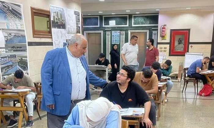 عميد كلية الهندسة في كفر الشيخ: نقدم بيئة مثالية ونتبنى المعايير العالمية في امتحانات الفصل الدراسي الثاني عميد كلية الهندسة في كفر الشيخ: نقدم بيئة مثالية ونتبنى المعايير العالمية في امتحانات الفصل الدراسي الثاني