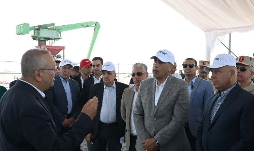 رئيس الوزراء يشهد عرضا بشأن المرحلة الأولى من المخطط الشامل لتطوير ميناء غرب بورسعيد رئيس الوزراء يشهد عرضا بشأن المرحلة الأولى من المخطط الشامل لتطوير ميناء غرب بورسعيد