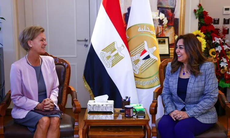“عوض” تتباحث مع سفيرة الاتحاد الأوروبي في القاهرة حول فرص التعاون المشترك