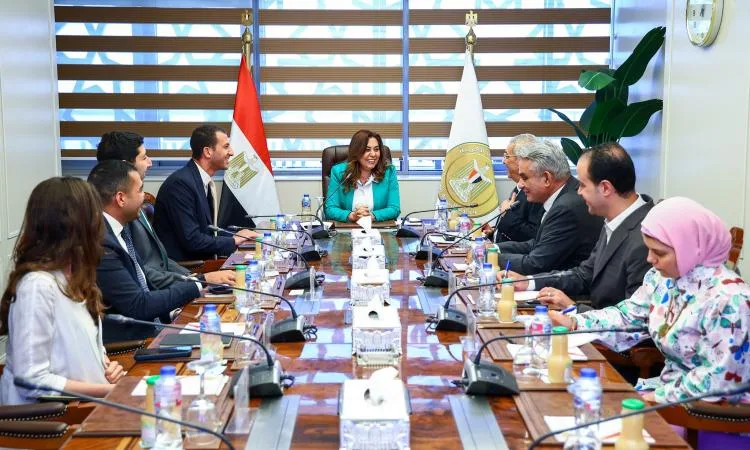 “عوض” تشدد على ضرورة تعزيز التعاون مع القطاع الخاص لدعم المشاريع الناشئة.