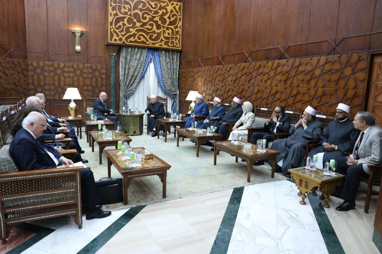 عون يدعو شيخ الأزهر لزيارة لبنان وفتح المعهد الأزهري في بيروت من جديد. عون يدعو شيخ الأزهر لزيارة لبنان وفتح المعهد الأزهري في بيروت من جديد.