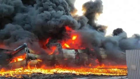 غارة روسية شديدة تستهدف كييف مع أنباء عن مصابين ودمار وحرائق، وتهديدات تتعلق بالجولة الثانية من تبادل الأسرى. غارة روسية شديدة تستهدف كييف مع أنباء عن مصابين ودمار وحرائق، وتهديدات تتعلق بالجولة الثانية من تبادل الأسرى.