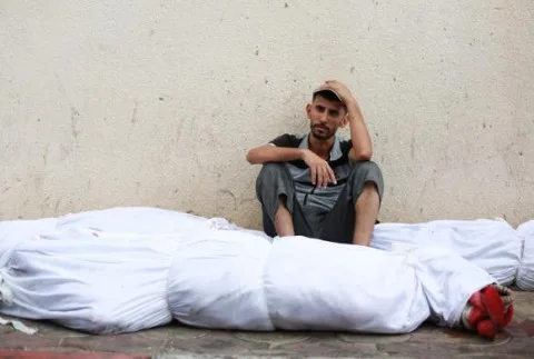 غزة تباد.. الجيش الإسرائيلي يقتل 76 فلسطينيا بينهم نساء وأطفال بعدة مجازر الأربعاء غزة تباد.. الجيش الإسرائيلي يقتل 76 فلسطينيا بينهم نساء وأطفال بعدة مجازر الأربعاء
