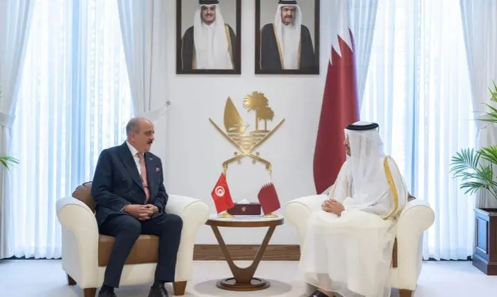 رئيس وزراء قطر يناقش مع وزير خارجية تونس الأوضاع في غزة رئيس وزراء قطر يناقش مع وزير خارجية تونس الأوضاع في غزة