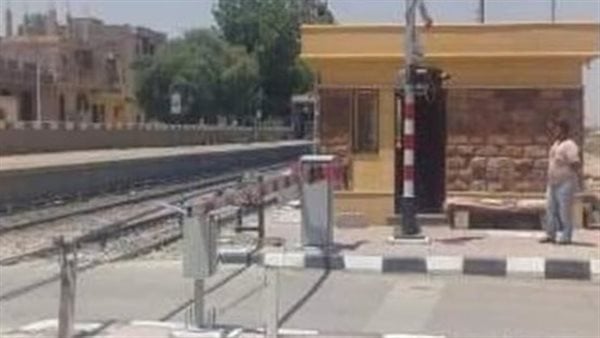 غلق مزلقان بهجورة البحري في قنا لمدة يومين.. تعرف على الطريق البديل غلق مزلقان بهجورة البحري في قنا لمدة يومين.. تعرف على الطريق البديل