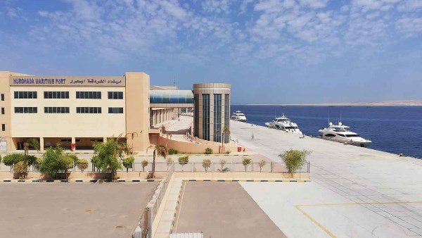 فتح ميناء الغردقة البحري بعد تحسن الأحوال الجوية فتح ميناء الغردقة البحري بعد تحسن الأحوال الجوية