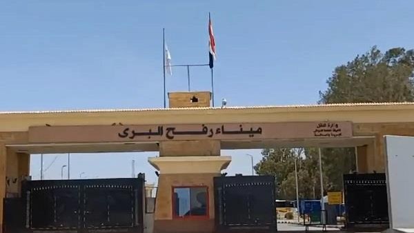 فتح ميناء رفح البري لليوم الـ 45: الاسعاف تنتظر المصابين الفلسطينيين فتح ميناء رفح البري لليوم الـ 45: الاسعاف تنتظر المصابين الفلسطينيين
