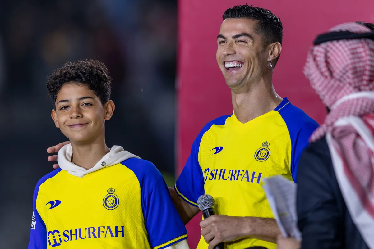 فخور بك للغاية يا ابني – تعليق رونالدو على مشاركة كريستيانو جونيور مع منتخب البرتغال فخور بك للغاية يا ابني – تعليق رونالدو على مشاركة كريستيانو جونيور مع منتخب البرتغال