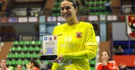 فرح الشاذلي تتألق كأفضل لاعبة في مواجهة الأهلي مع جمعية الساحل التونسي في كأس السوبر الإفريقي لكرة اليد.