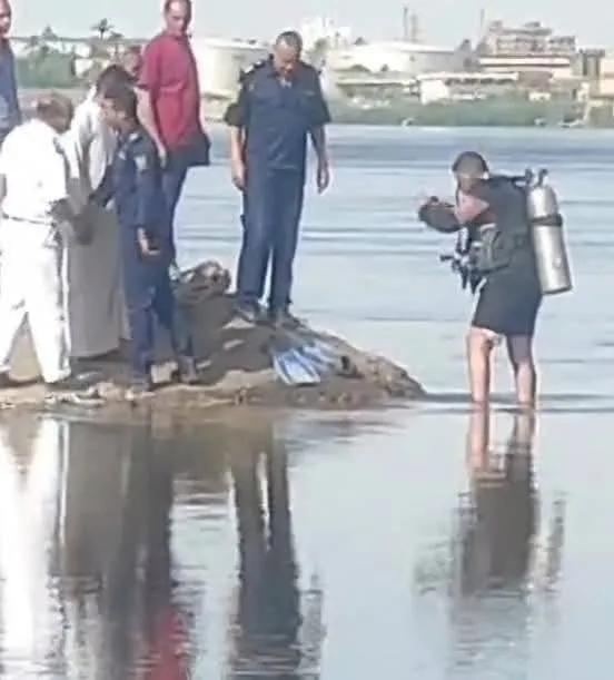 فرق الإنقاذ تعزز عمليات البحث عن طالب غارق في نهر النيل بنقادة | صور