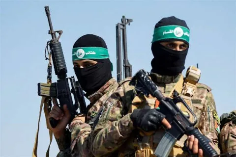 فضيحةٌ جديدةُ تهُزّ الكيان: “حماس” تغنُم أسلحةً إسرائيليّةً بعشرات ملايين الدولارات.. قدرات الحركة توسّعت عبر شبكةٍ معقدةٍ تمُرّ بثلاث دولٍ عربيّةٍ ليبيا والسودان ومصر وبمساعدةٍ إيرانيّةٍ فضيحةٌ جديدةُ تهُزّ الكيان: “حماس” تغنُم أسلحةً إسرائيليّةً بعشرات ملايين الدولارات.. قدرات الحركة توسّعت عبر شبكةٍ معقدةٍ تمُرّ بثلاث دولٍ عربيّةٍ ليبيا والسودان ومصر وبمساعدةٍ إيرانيّةٍ