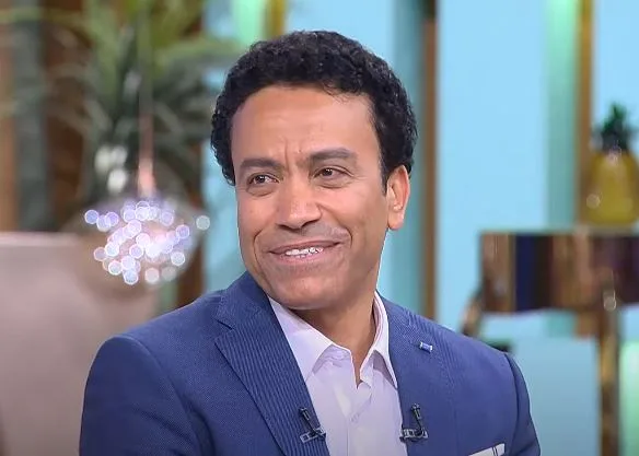 سامح حسين يروي أسرار برنامج قطايف: لا أستمتع بها كحلوى.. وبكيت يومياً من مشاعر الإنسانية.