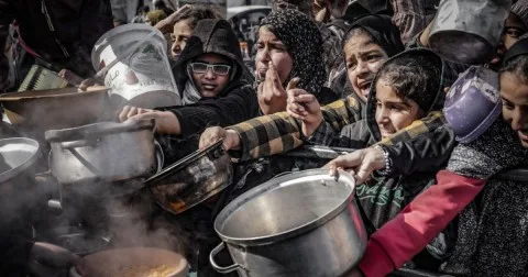 فلسطين ترفض بشدة الخطة الإسرائيلية لتوزيع المساعدات الإنسانية في غزة: تهدد الأرواح وتزيد من ترسيخ النزوح القسري فلسطين ترفض بشدة الخطة الإسرائيلية لتوزيع المساعدات الإنسانية في غزة: تهدد الأرواح وتزيد من ترسيخ النزوح القسري