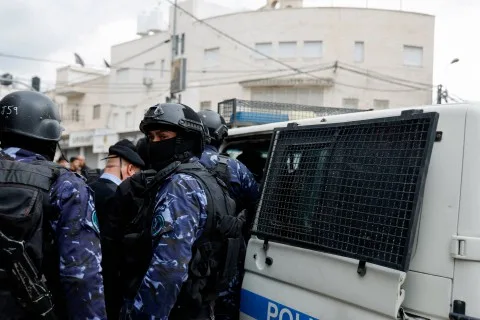 فلسطيني يُقتل برصاص قوات الأمن شمال الضفة الغربية فلسطيني يُقتل برصاص قوات الأمن شمال الضفة الغربية