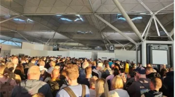 فوضى في مطار ستانستد بسبب عطل تقني.. آلاف المسافرين يفقدون رحلاتهم