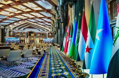 في الكلمة الافتتاحية للقمة العربية، الرئيس العراقي يؤكد على رفضه لمحاولات تهجير سكان غزة ويشدد على عدم إمكانية تجزئة الأمن العربي. في الكلمة الافتتاحية للقمة العربية، الرئيس العراقي يؤكد على رفضه لمحاولات تهجير سكان غزة ويشدد على عدم إمكانية تجزئة الأمن العربي.