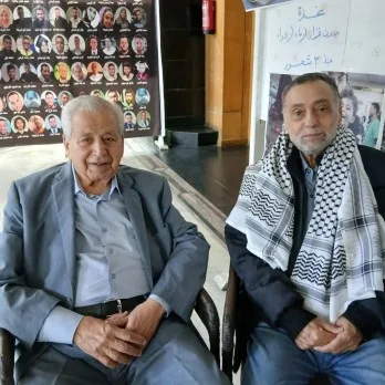 في اليوم التاسع لاعتصامه بنقابة الصحفيين.. مجدي حسين: حياتي متوقفة حتى وصول المساعدات والتصدي لتفشي الدم في غزة في اليوم التاسع لاعتصامه بنقابة الصحفيين.. مجدي حسين: حياتي متوقفة حتى وصول المساعدات والتصدي لتفشي الدم في غزة