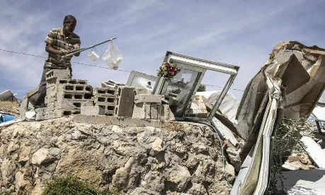 في جنوب الضفة الغربية فلسطينيون يتمسّكون بالبقاء رغم العنف وهدم منازلهم في جنوب الضفة الغربية فلسطينيون يتمسّكون بالبقاء رغم العنف وهدم منازلهم
