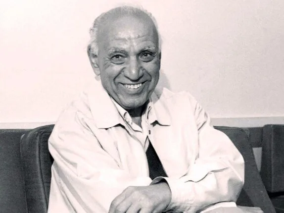 في ذكرى ميلاده.. الراحل صلاح أبو سيف موظف غزل المحلة الذي أصبح رائد الواقعية بالسينما المصرية في ذكرى ميلاده.. الراحل صلاح أبو سيف موظف غزل المحلة الذي أصبح رائد الواقعية بالسينما المصرية