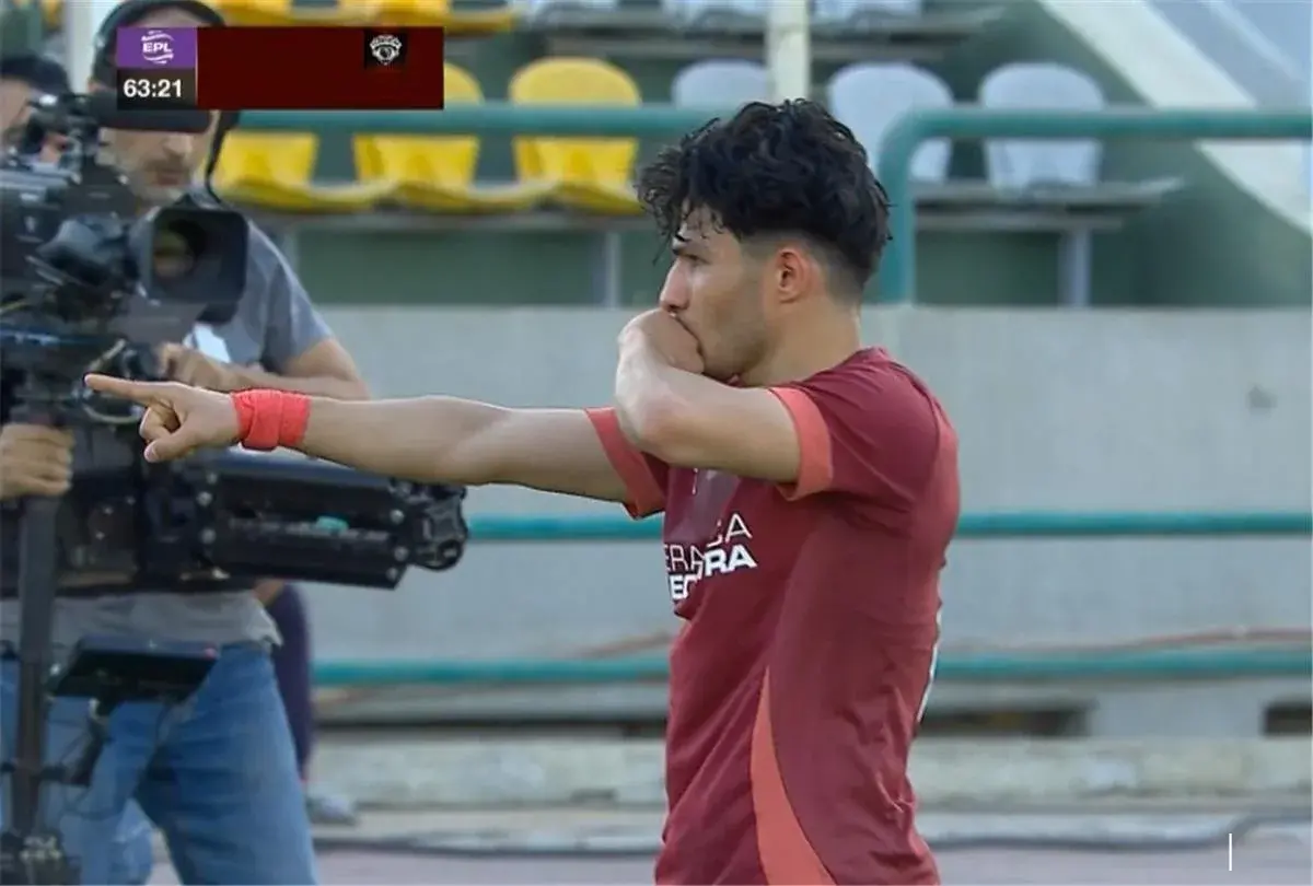 فيديو | إسلام عيسى يسجل هدف تعادل سيراميكا كليوباترا أمام الزمالك فيديو | إسلام عيسى يسجل هدف تعادل سيراميكا كليوباترا أمام الزمالك