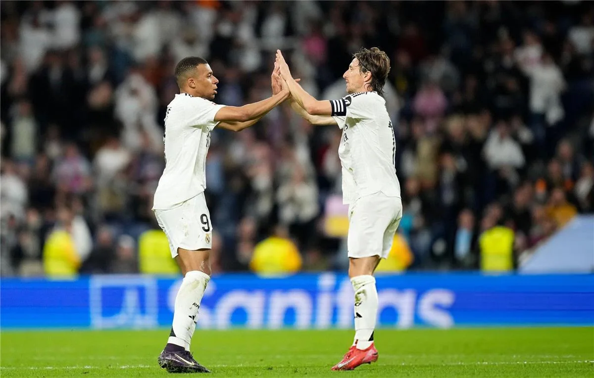 فيديو | ريال مدريد يحقق انتصارًا دراماتيكيًا على ريال مايوركا ويؤجل تتويج برشلونة بلقب الدوري الإسباني فيديو | ريال مدريد يحقق انتصارًا دراماتيكيًا على ريال مايوركا ويؤجل تتويج برشلونة بلقب الدوري الإسباني