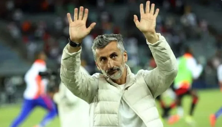 فيديو: ريفيرو يجلس على دكة البدلاء مع الأهلي ضد فاركو فيديو: ريفيرو يجلس على دكة البدلاء مع الأهلي ضد فاركو