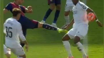 فيران توريس يعبر عن استيائه من حكم الكلاسيكو بسبب تصرفه تجاه لاعب ريال مدريد