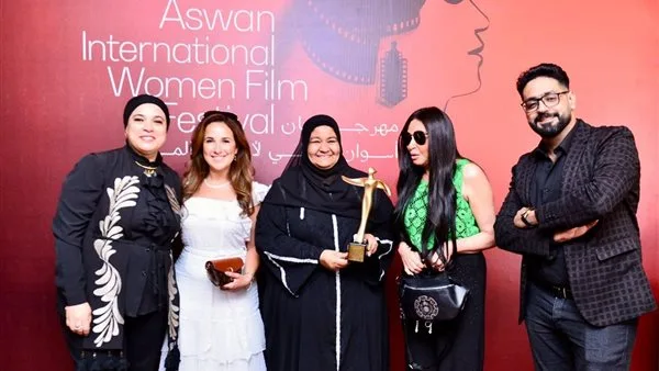 فيلم "فاطمة" يحصد جائزة أفضل فكرة بمهرجان أسوان لأفلام المرأة فيلم "فاطمة" يحصد جائزة أفضل فكرة بمهرجان أسوان لأفلام المرأة