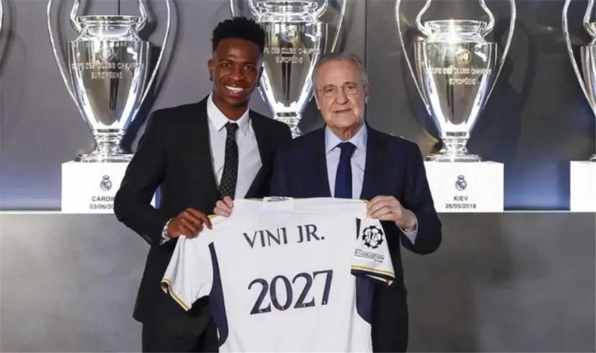 فينيسيوس يستغل خدعة لزيادة راتبه مع ريال مدريد.. وغضب النادي يظهر. فينيسيوس يستغل خدعة لزيادة راتبه مع ريال مدريد.. وغضب النادي يظهر.