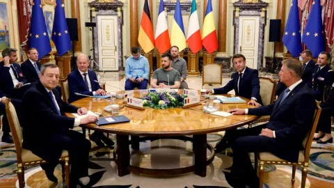 قادة أوروبيون يصلون إلى كييف تأكيدا للدعم في مواجهة روسيا قادة أوروبيون يصلون إلى كييف تأكيدا للدعم في مواجهة روسيا